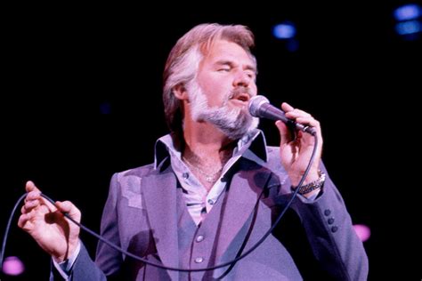 Kenny Rogers, Country-Pop Star, Dies at 81