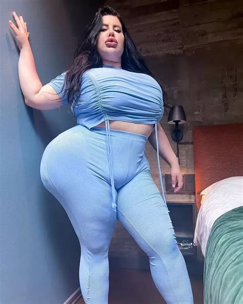 Woman Who Wants Worlds Biggest Bum Stuns Fans With Eye Popping Snap