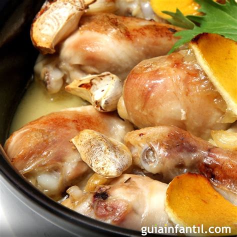 El pollo al ajillo es todo un clásico de la gastronomía española. Pollo al ajillo. Receta de la abuela