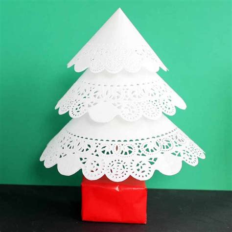 Make This Paper Christmas Tree From Doilies Paper Christmas Tree