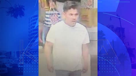 Police Search For Man Who Caused Mass Panic At California Mall