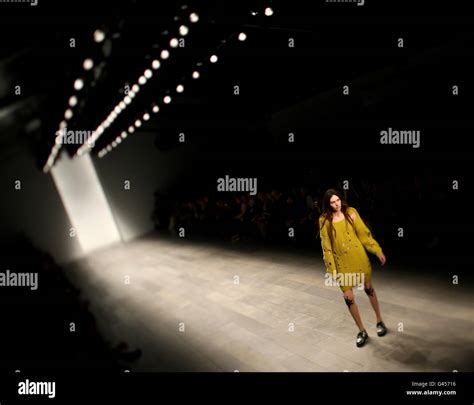 Ashish Catwalk London Fashion Week Stock Photo Alamy