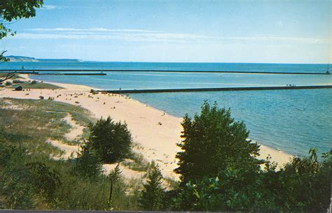 Benzie Frankfort Mi Beach View Of The Harbor Looking South Flickr