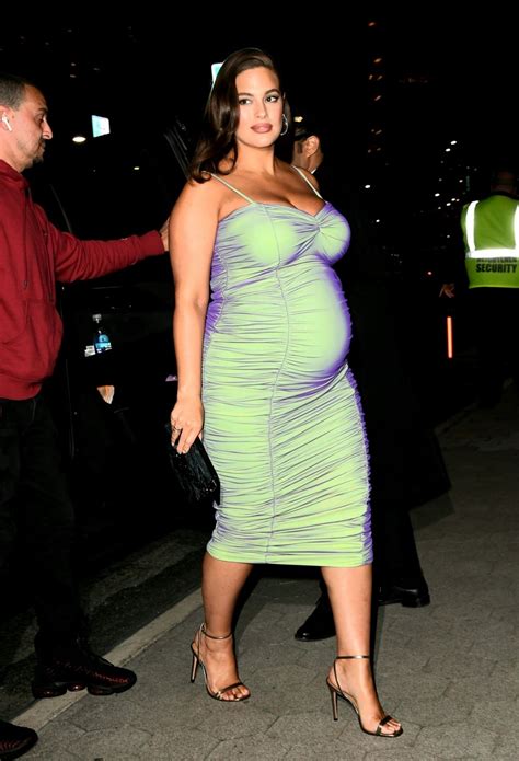 Pregnant Ashley Graham Arrives At Cfda And Vogue Fashion Fund Awards In
