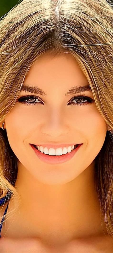 sometimes their fake smiles look better than their originals 😍 camila morrone fake smile