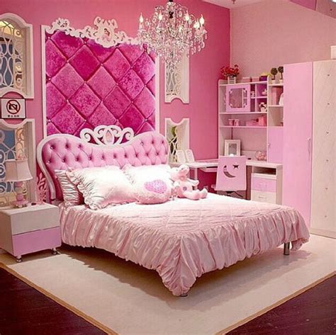 As your kid grows up, the old children bedroom theme featuring automobiles, toys, planes, dolls and kiddies elements may not work quite well anymore. Pink girly bedroom | Princess bedroom set, Girly bedroom, Girl room