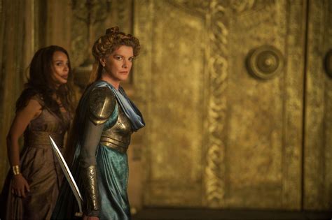 Thor Le Monde Des Ténèbres Natalie Portman Et Rene Russo En Photo