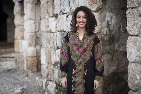 فلسطين‎, filastin) adalah sebuah negara di timur tengah antara laut tengah dan sungai yordan. How Palestinian women are enlisting traditional dresses ...