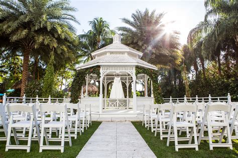 We have hosted hundreds of miami beach weddings so we know a thing or two about giving your unforgettable day the perfect touch. The Palms Hotel Miami Beach Wedding Photography