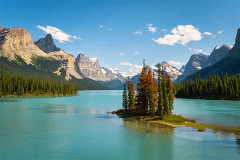 Everything You Should Know About Visiting Maligne Lake In Jasper The