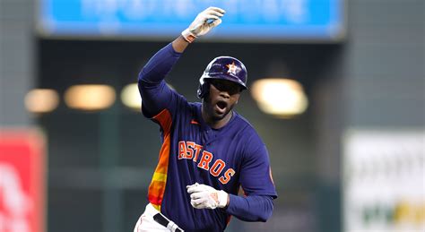 Astros take Game 2 from Mariners, Yordan Alvarez launches another width=