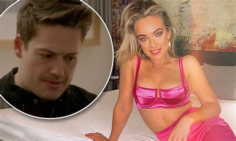Bachelor S Abbie Chatfield Flaunts Cleavage After Matt Agnew Split Daily Mail Online