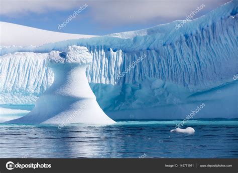 Coast Of Antarctica — Stock Photo © Denis Burdin 145771011
