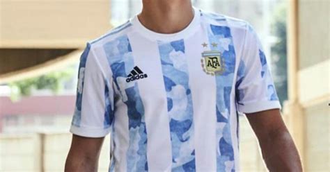Julián Álvarez Presentó La Nueva Camiseta De La Selección