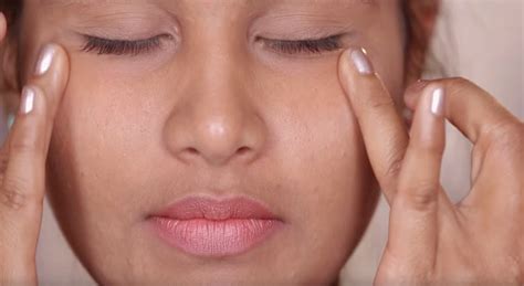 At Home Facial Massages Are The Secret To Glowing Skin And A Slimmer Face Easy Life Hacks