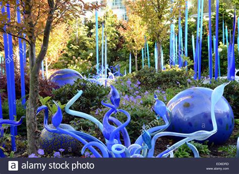 In seattle, wa chihuly glass and garden should be at the top of your itinerary. Dale Chihuly glass sculpture, Chihuly Garden and Glass ...