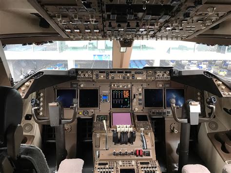 Cockpit Of A Lufthansa 747 8 Raviation