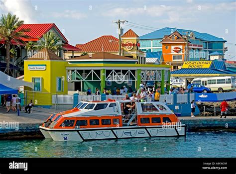 Grand Cayman George Town Harbour Cruise Ship Bateau Offres Photo Stock