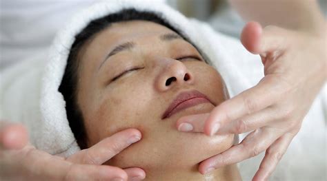 6 Sensitive Skin Tips Before Getting A Facial Newsgater