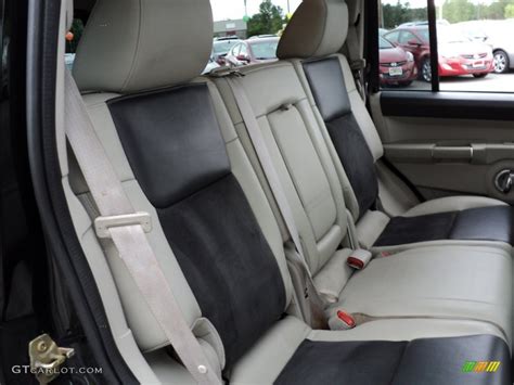 2007 Jeep Commander Overland 4x4 interior Photo #53440294 ...