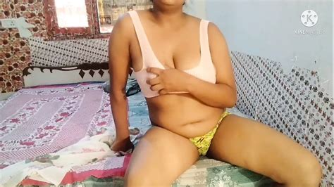 Desi Bhabhi Zeigt Große Möpse Und Muschi Xhamster