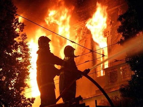 La protección contra incendios es un tema desgraciadamente de actualidad, cada incendio en valencia hoy: Hoy Digital - Un incendio afecta una tienda y varios vehículos