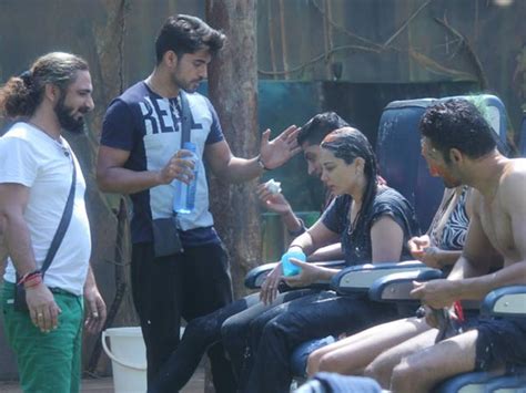 Bigg Boss 8 Latest Task Bigg Boss 8 Deepshika Nagpal Team Wins Preetams Team Loose First