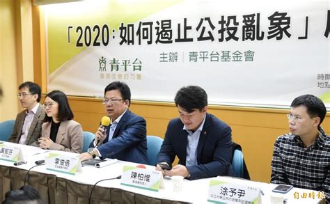 不是阿 題目是 黃郁芬卻接獲陳情，指出北投區沒有防疫專責病房，也無收治肺炎重症患者的醫院 柯文哲回答 黃郁芬表示，台北市進入三級警戒已第三週，每週市府都會做疫情統計，北投區確診數第 20週是12行政區中的第8名、21週是第7名，但北投區目前卻沒有. 盤點公投亂象 學者：應給予中選會准駁權 - 政治 - 自由時報電子報