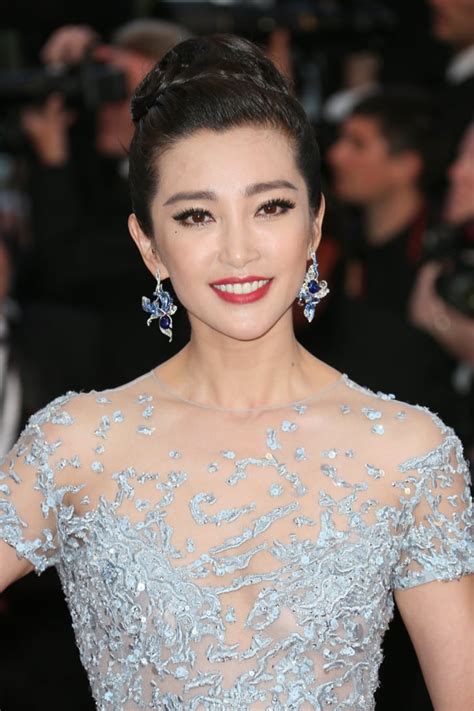 She became famous since 1999 by her role in 'seventeen years'. Li Bingbing | Celebrity Hair and Makeup at Cannes Film ...