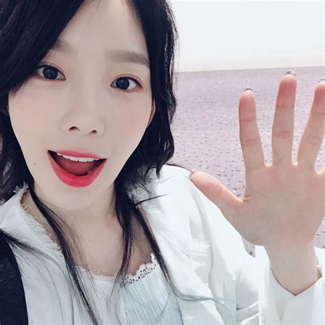 Snsd Taeyeon Goes To Hong Kong For Her Persona Concert Wonderful Generation