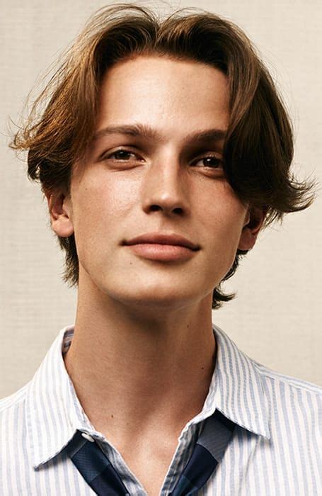 Supreme Middle Part Hairstyles For Short Hair Men
