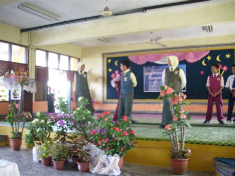 Saya mengkagumi mereka yang indah berbahasa. YANG KURIK ITU KENDI, YANG MERAH ITU SAGA: HARI ANUGERAH ...