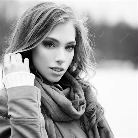 Premium Photo Pretty Young Woman Retro Black And White Portrait