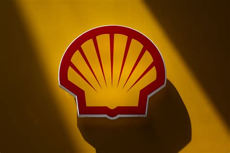 Shell Lon Shel Sees Improved Earnings From Gas Trading In Third
