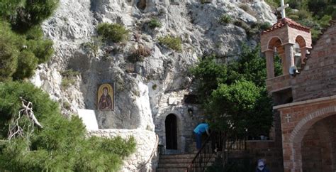 Πρωτοφανές περιστατικό σημειώθηκε στο λουτράκι όταν ένας άνδρας επιτέθηκε με σπαθί αντιδήμαρχο της πόλης. MONASTERE DE SAINT PATAPIOS- LOUTRAKI - Μοναστήρια της Ελλάδος