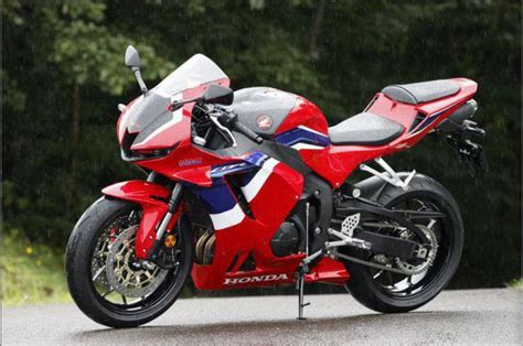 The honda cbr600rr is a 599 cc (36.6 cu in) sport bike made by honda since 2003, part of the cbr series. Honda CBR 600 RR 2021 - Fiche moto - Motoplanete