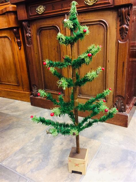 Simple Appeal Of Vintage Christmas Tree Antique Collecting