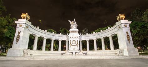 Monumento A Benito Juarez En Ciudad De México Foto De Archivo Editorial