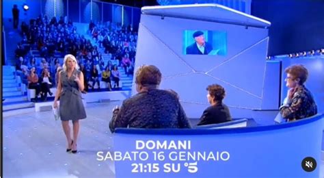 Non poteva esserci notizia migliore per gli appassionati di c'è posta per te, che quest'anno comincia col botto. C'è posta per Te perde la dentiera in studio | Maria De ...