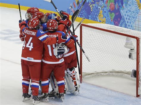 Rusko zatím na ms v hokeji předvádí solidní výkony a bojuje o první místo ve skupině a. Ruské hokejistky zdolali Švédsko a vyhrali skupinu, Nemky ...