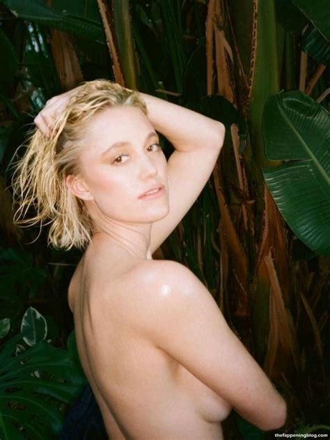 Maika Monroe Nude Sexy Collection Photos Video Updated