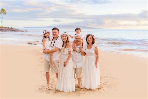 What To Wear For Your Hawaii Family Portrait Beach Session