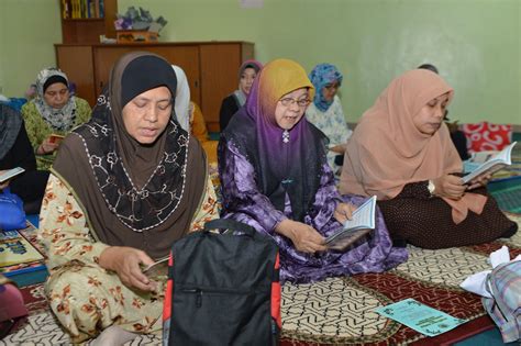 Bersatu ke arah kegemilangan sukan universiti. UNIT HAL EHWAL ISLAM MAJLIS SUKAN NEGARA MALAYSIA: June 2013