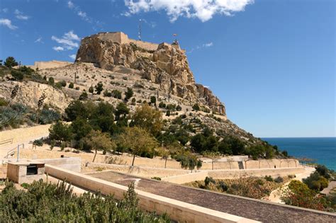 El Castillo De Santa Bárbara De Alicante Ha Sido Elegido Uno De Los 10 Castillos Legendarios De