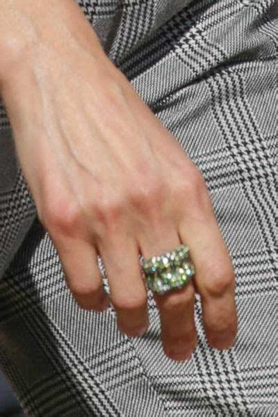 Statement Ring With Green Stones Queen Letizia Royal Jewelry
