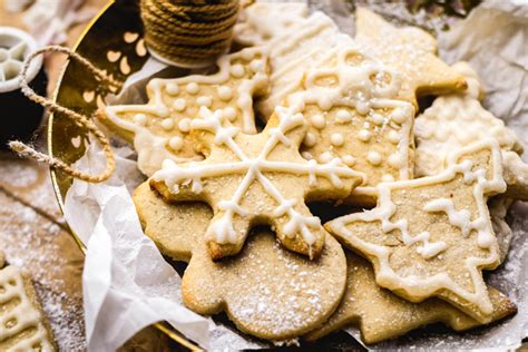A cookie is a baked or cooked food that is typically small, flat and sweet. Discontinued Archway Christmas Cookies - www.injoygifts ...