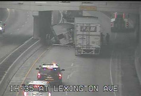 Big Rig Accident Snarls Rush Hour Traffic At Loop 410 And I 35 San