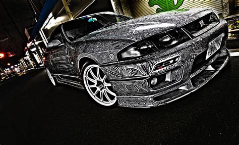 Guy Lets His Artist Wife Doodle With Sharpie Pen On His Nissan Skyline