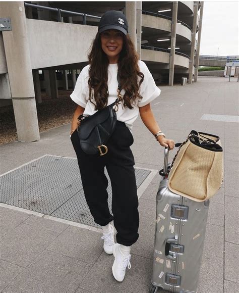 Comfortable Cute Airport Outfits To Wear On The Plane Looking For