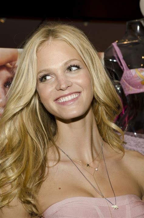 Erin Heatherton Pictures Hotness Rating Unrated